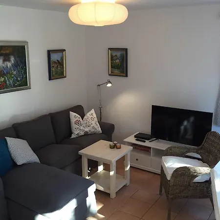 Haus Zeesenboot Ferienwohnung Lee Apartment *
